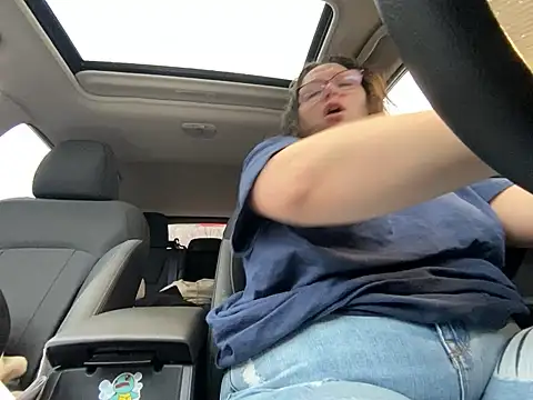 Snapshot of GirlSquirt chatting on December 19, 4:31 pm GirlSquirt online show from December 19, 4:31 pm