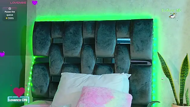 Snapshot of Taurito___ chatting on October 22, 5:07 am Taurito online show from October 22, 5:07 am