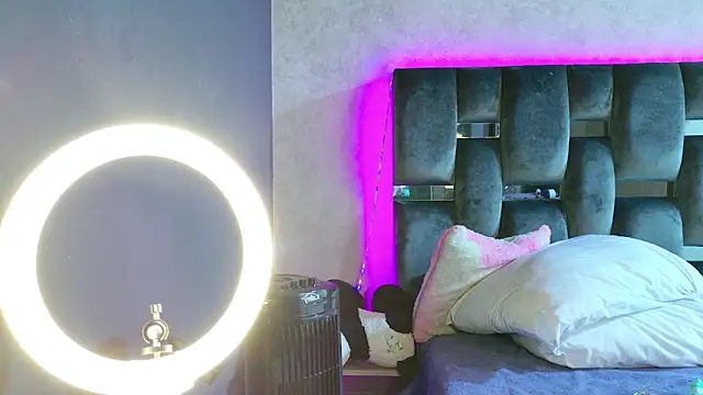 Snapshot of Taurito___ chatting on November 18, 10:13 pm Taurito online show from November 18, 10:13 pm