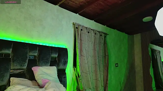 Snapshot of Taurito___ chatting on November 7, 5:12 am Taurito online show from November 7, 5:12 am