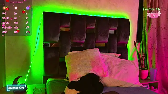 Snapshot of Taurito___ chatting on November 6, 5:33 am Taurito online show from November 6, 5:33 am