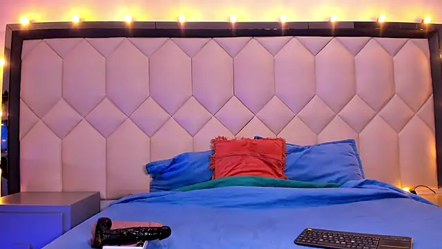 Scarletbigbug online show from October 27, 3:13 pm