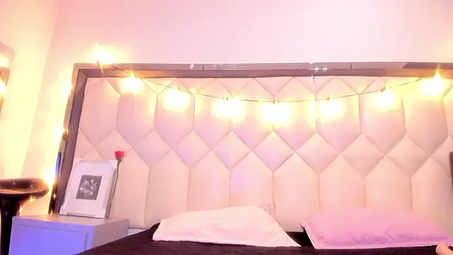 Scarletbigbug online show from February 19, 12:13 pm