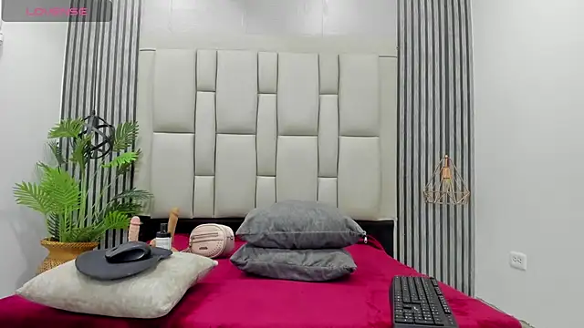 Snapshot of bryonycutee chatting on November 6, 1:04 pm bryonycutee online show from November 6, 1:04 pm