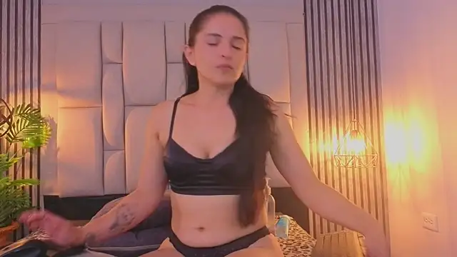 bryonycutee online show from January 12, 3:30 pm