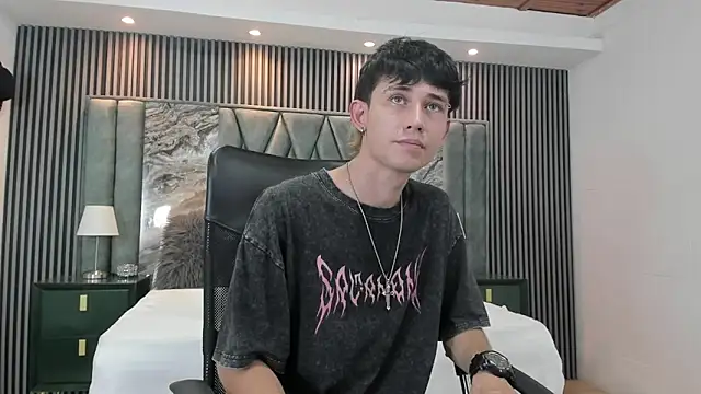 Snapshot of Michael_blue chatting on October 30, 8:17 pm Michael blue online show from October 30, 8:17 pm