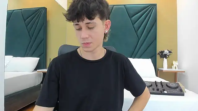 Michael blue online show from April 7, 8:32 pm