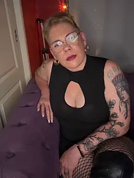 Snapshot of Martina_Queen1 chatting on October 4, 2:46 am Martina Queen1 online show from October 4, 2:46 am