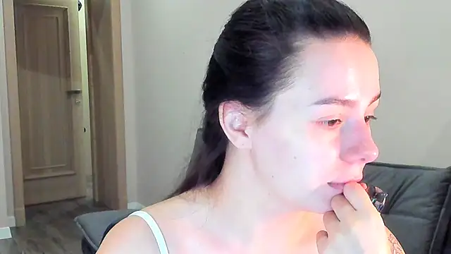 Snapshot of Di_na_Bell chatting on July 20, 5:59 am Di na Bell online show from July 20, 5:59 am
