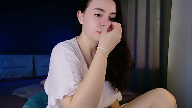 Snapshot of Di_na_Bell chatting on July 13, 6:02 am Di na Bell online show from July 13, 6:02 am