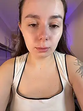Snapshot of Di_na_Bell chatting on July 10, 5:51 am Di na Bell online show from July 10, 5:51 am