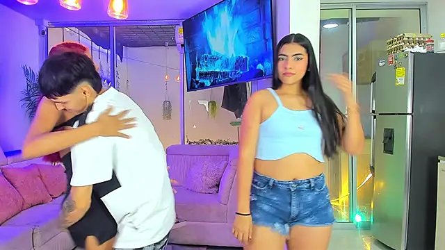 stangirls  online show from April 14, 9:42 pm