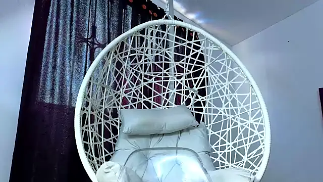 Snapshot of cuteeimy chatting on November 11, 6:47 pm cuteeimy online show from November 11, 6:47 pm