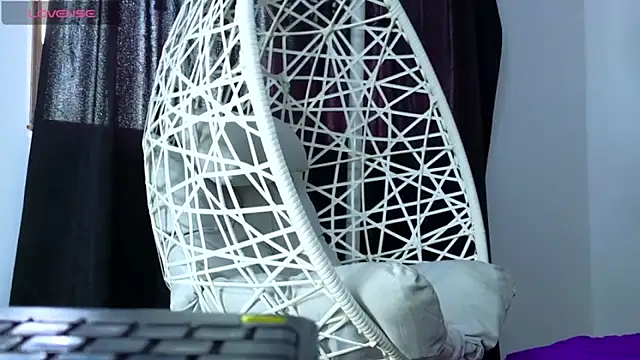 Snapshot of cuteeimy chatting on October 21, 5:23 pm cuteeimy online show from October 21, 5:23 pm