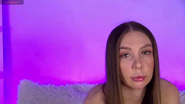 AlysonHuxley  online show from November 4, 4:44 pm