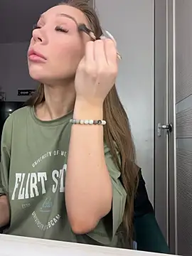 AlysonHuxley  online show from February 26, 1:49 am