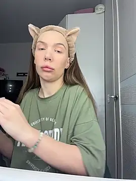 AlysonHuxley  online show from February 23, 2:02 am