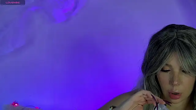 AlysonHuxley  online show from October 25, 5:57 pm