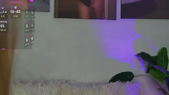 AlysonHuxley  online show from April 15, 6:56 pm