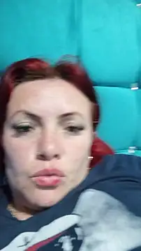 carolinhe  online show from December 1, 10:10 pm