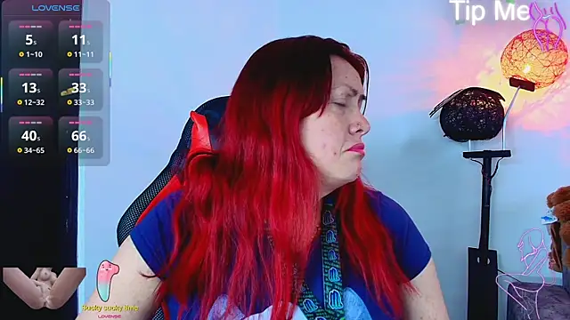 carolinhe  online show from November 10, 7:30 pm