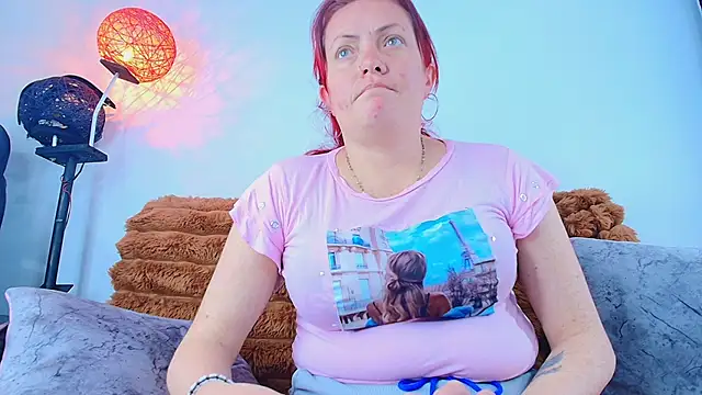 carolinhe  online show from November 11, 8:03 pm