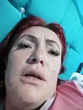 carolinhe  online show from November 29, 4:45 am