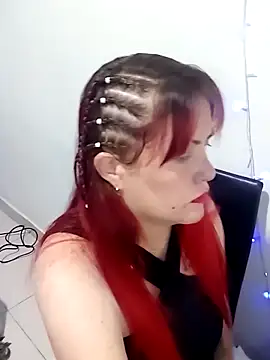 Snapshot of carolinhe_ chatting on March 24, 5:35 pm carolinhe online show from March 24, 5:35 pm