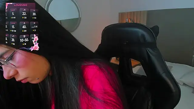 Snapshot of carlina_15 chatting on June 10, 12:28 pm carlina 15 online show from June 10, 12:28 pm