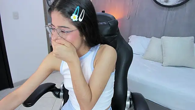 carlina 15 online show from April 16, 7:25 pm