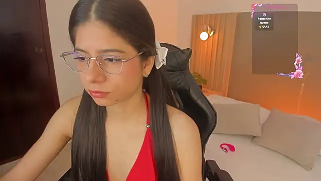 Snapshot of carlina_15 chatting on July 4, 12:43 pm carlina 15 online show from July 4, 12:43 pm