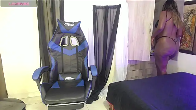 MONIQUE-LAMOUR online show from October 28, 4:24 am