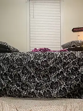 Snapshot of babykalirose chatting on February 8, 5:49 am babykalirose online show from February 8, 5:49 am