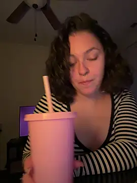 Snapshot of babykalirose chatting on February 28, 1:27 am babykalirose online show from February 28, 1:27 am