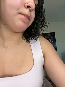 babykalirose online show from March 5, 9:00 pm