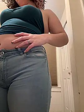 Snapshot of babykalirose chatting on February 19, 2:30 am babykalirose online show from February 19, 2:30 am