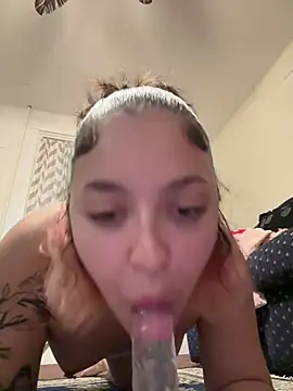 Snapshot of babykalirose chatting on February 11, 7:52 am babykalirose online show from February 11, 7:52 am