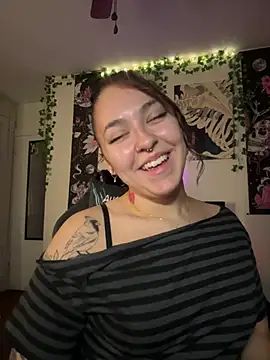 Snapshot of babykalirose chatting on June 5, 1:54 am babykalirose online show from June 5, 1:54 am