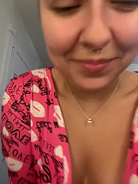 babykalirose online show from March 31, 8:44 pm