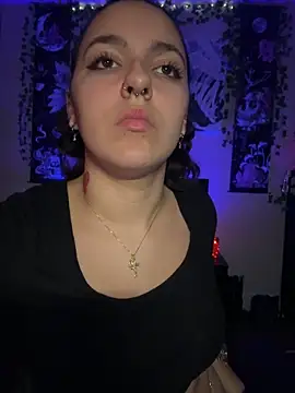Snapshot of babykalirose chatting on June 10, 3:41 am babykalirose online show from June 10, 3:41 am
