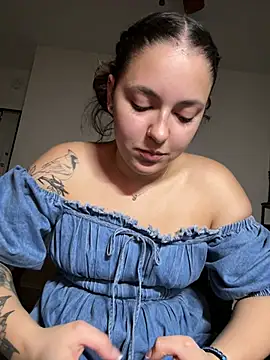 babykalirose online show from April 18, 2:47 am