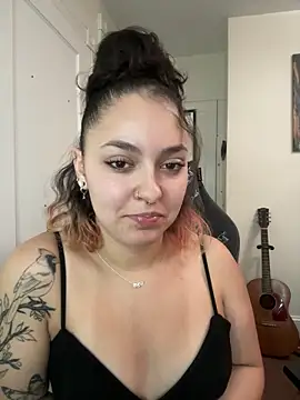 babykalirose online show from May 13, 1:34 am