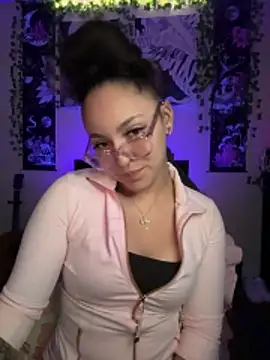 Snapshot of babykalirose chatting on July 1, 12:44 am babykalirose online show from July 1, 12:44 am