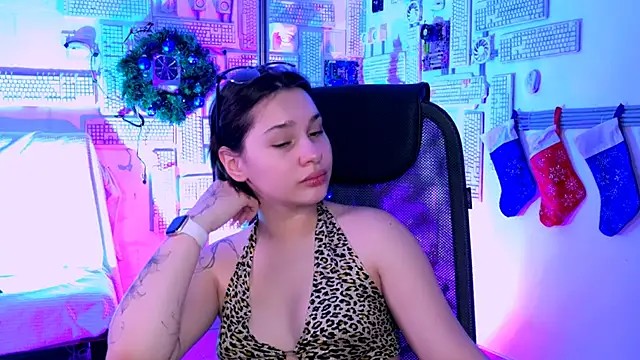 KimClarks  online show from January 8, 2:45 pm