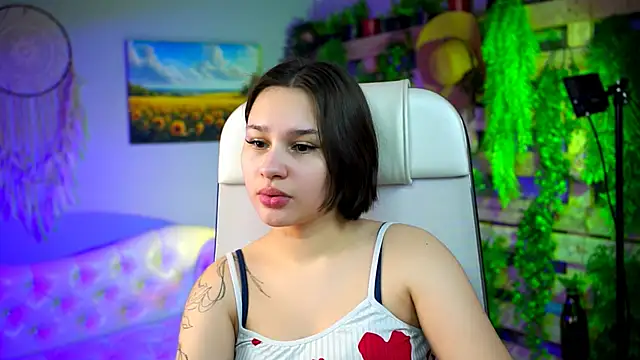 KimClarks  online show from February 10, 2:05 pm