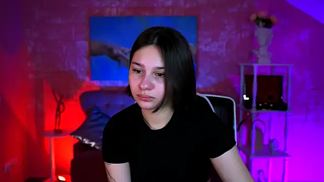 KimClarks  online show from April 3, 4:57 pm