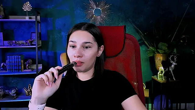 KimClarks  online show from November 18, 8:39 am