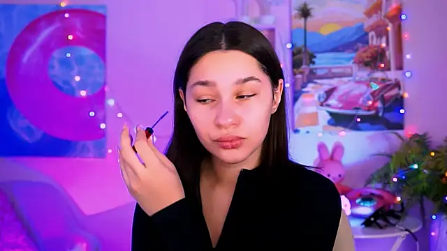 KimClarks  online show from December 18, 9:58 am