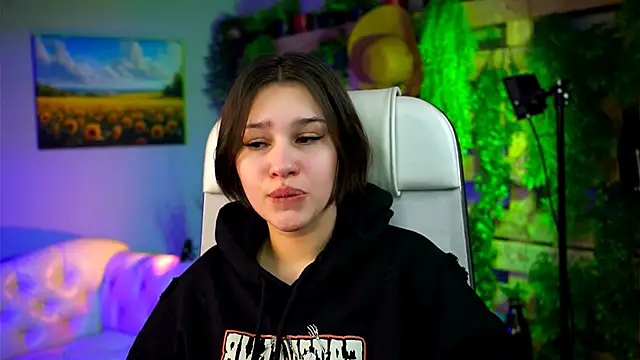 KimClarks  online show from February 9, 3:32 pm