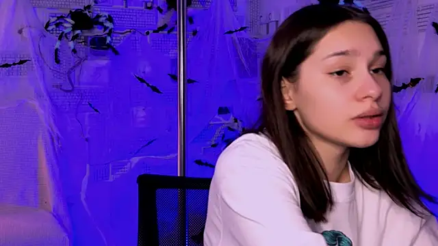 Snapshot of KimClarks_ chatting on October 17, 8:39 am KimClarks online show from October 17, 8:39 am